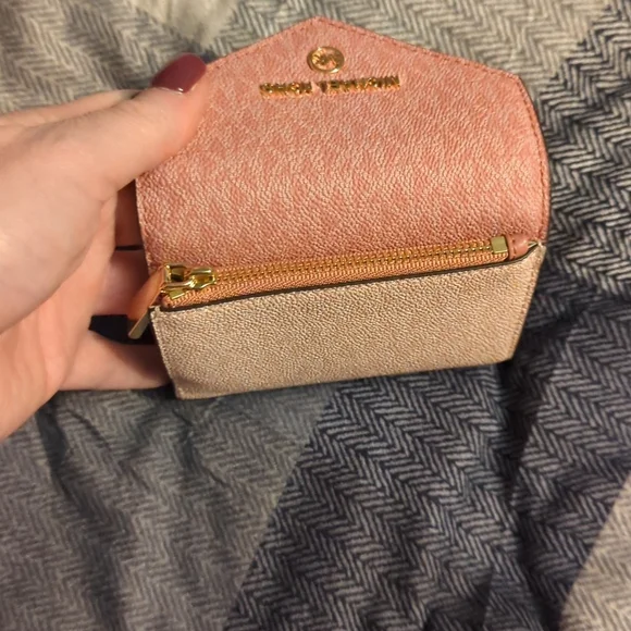 Michael Kors wallet - Picture 3 of 3